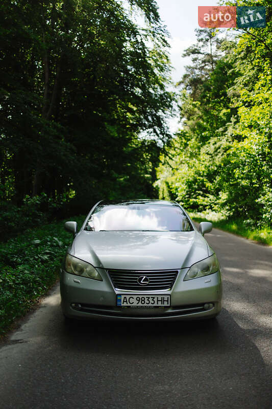 Седан Lexus ES 2008 в Жовкві