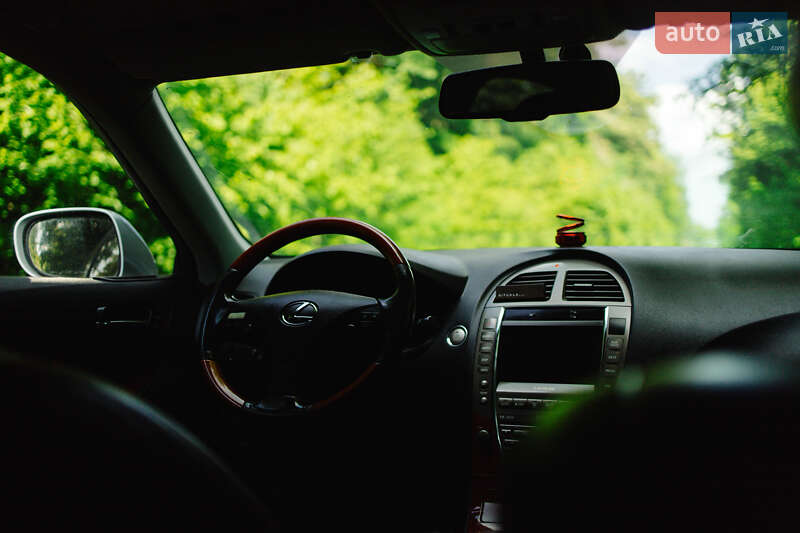 Седан Lexus ES 2008 в Жовкві