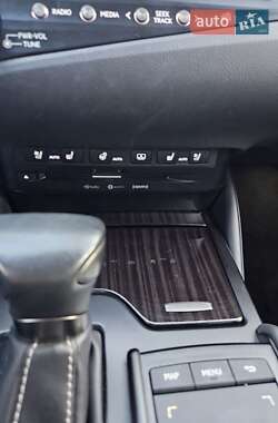 Седан Lexus ES 2018 в 