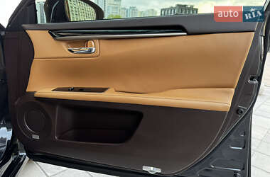 Седан Lexus ES 2018 в 