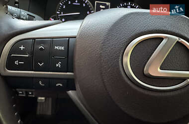 Седан Lexus ES 2018 в 