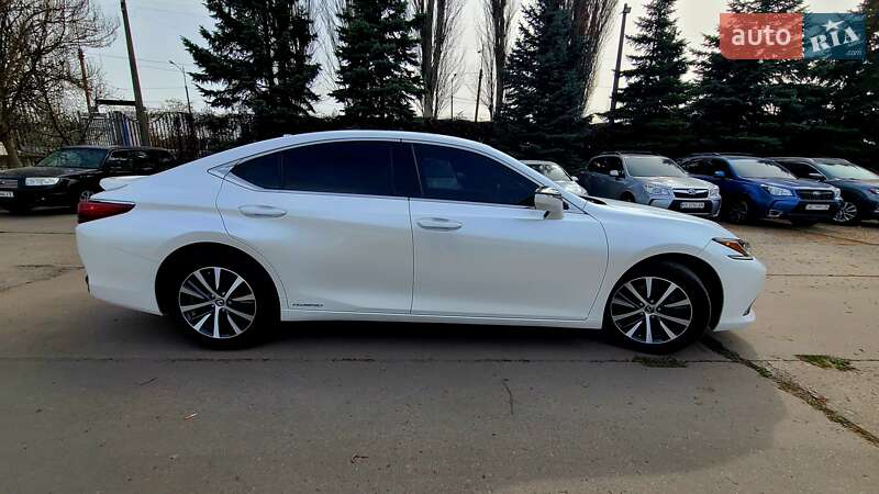 Седан Lexus ES 2018 в Дніпрі