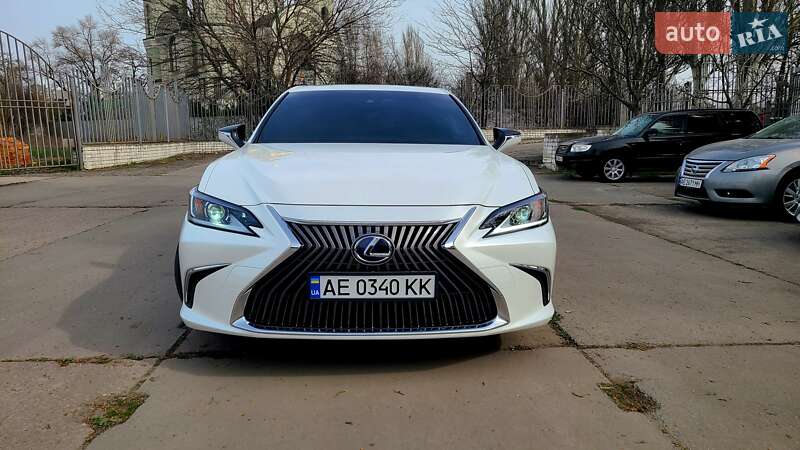 Седан Lexus ES 2018 в Дніпрі