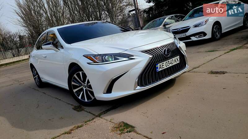 Седан Lexus ES 2018 в Дніпрі