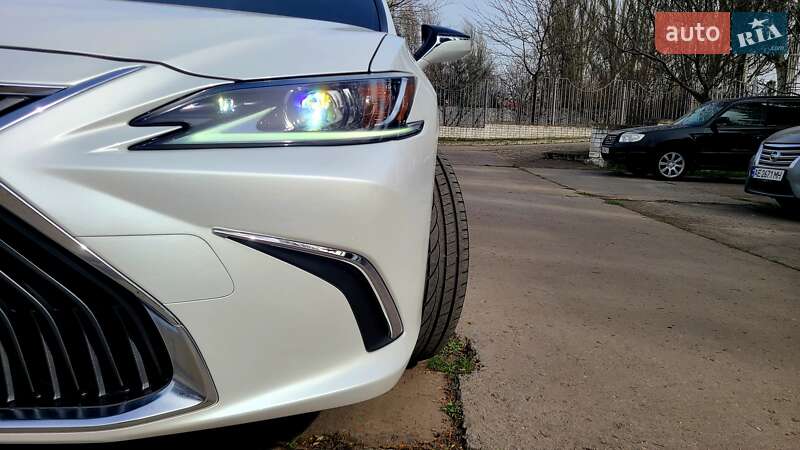 Седан Lexus ES 2018 в Дніпрі