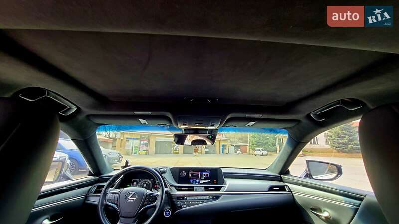 Седан Lexus ES 2018 в Дніпрі