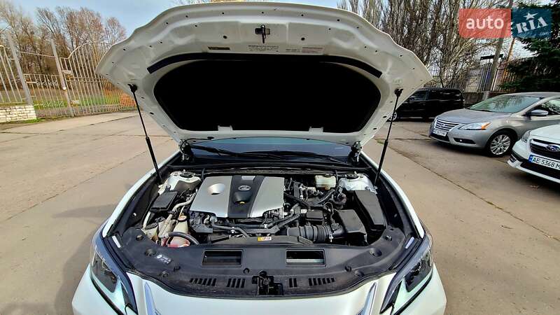 Седан Lexus ES 2018 в Дніпрі