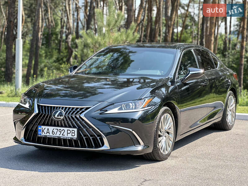 Lexus ES 2022
