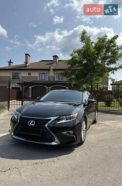 Седан Lexus ES 2017 в 
