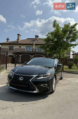 Седан Lexus ES 2017 в Киеве