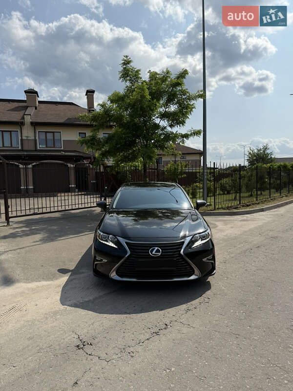 Седан Lexus ES 2017 в Киеве