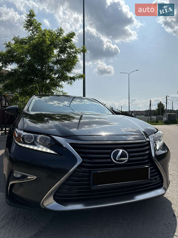 Седан Lexus ES 2017 в Киеве