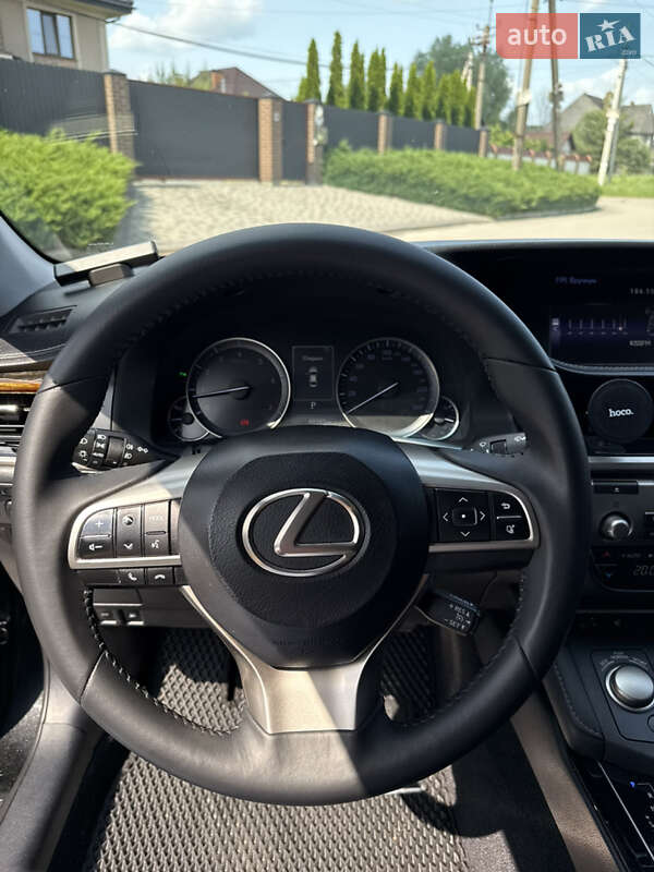 Седан Lexus ES 2017 в Киеве