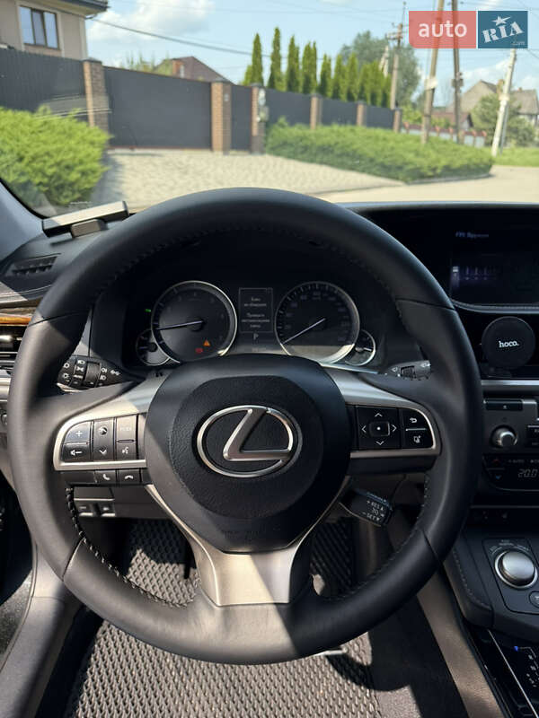 Седан Lexus ES 2017 в Киеве