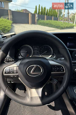 Седан Lexus ES 2017 в 