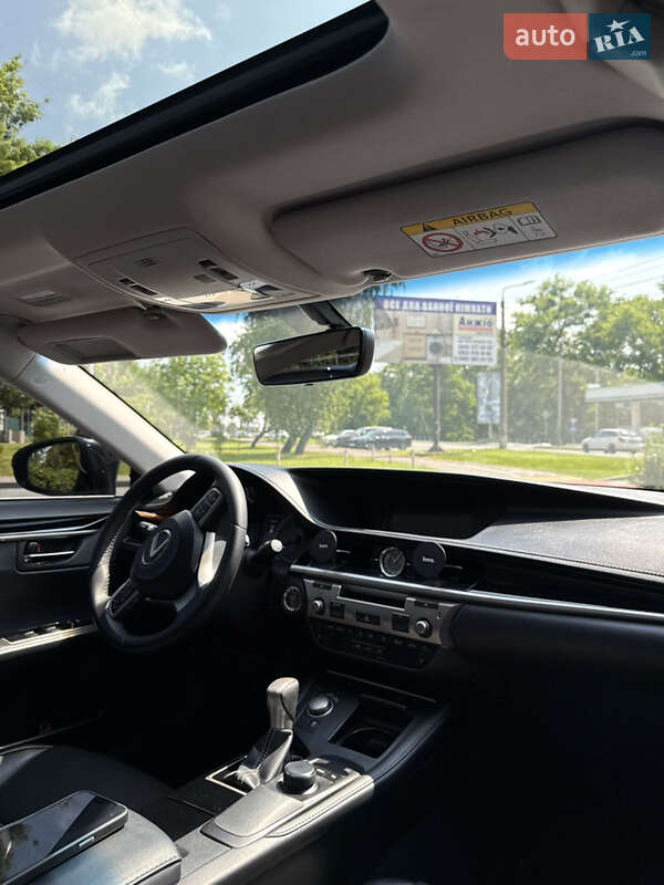 Седан Lexus ES 2017 в Киеве