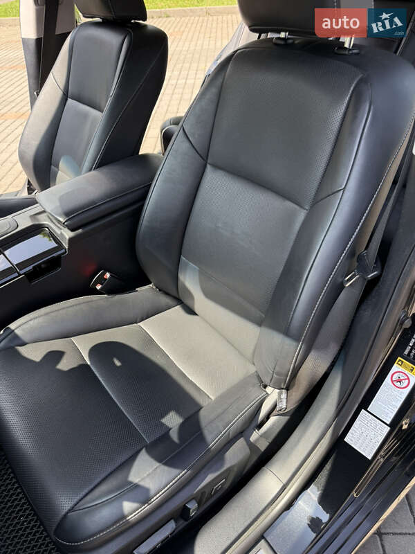 Седан Lexus ES 2017 в Киеве