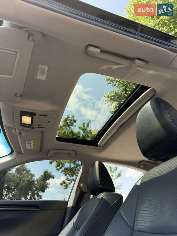 Седан Lexus ES 2017 в Киеве