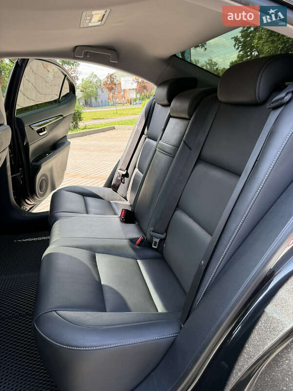 Седан Lexus ES 2017 в Киеве