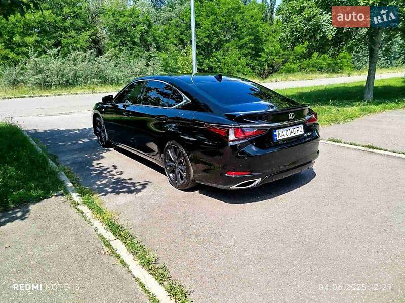 Седан Lexus ES 2022 в Києві