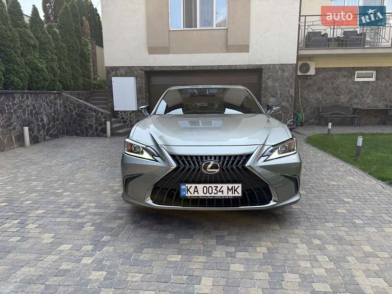 Седан Lexus ES 2021 в Киеве