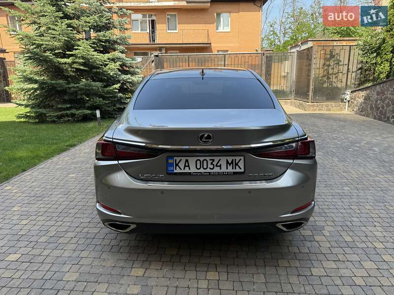 Седан Lexus ES 2021 в Киеве