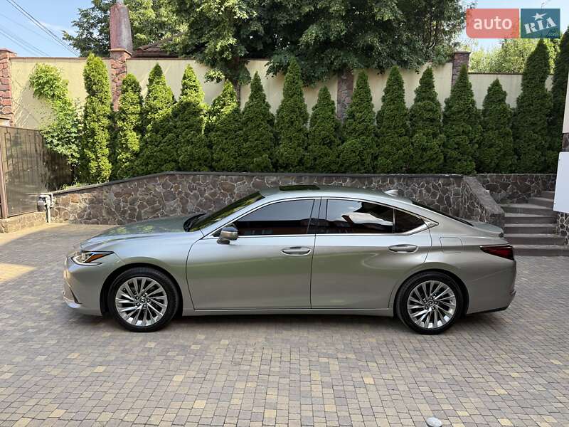 Седан Lexus ES 2021 в Киеве