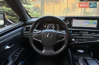 Седан Lexus ES 2021 в 