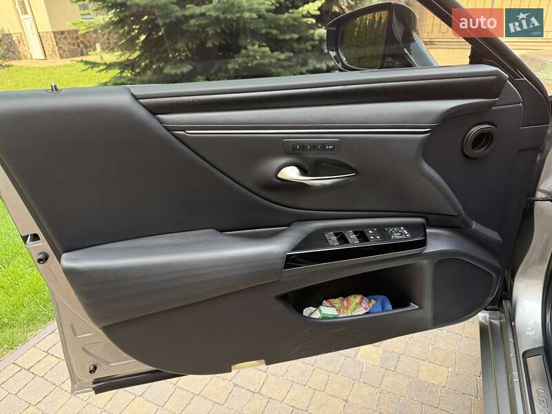 Седан Lexus ES 2021 в Киеве