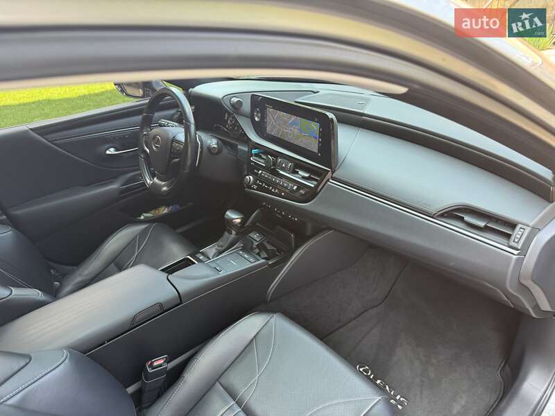 Седан Lexus ES 2021 в Киеве