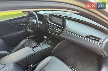 Седан Lexus ES 2021 в 