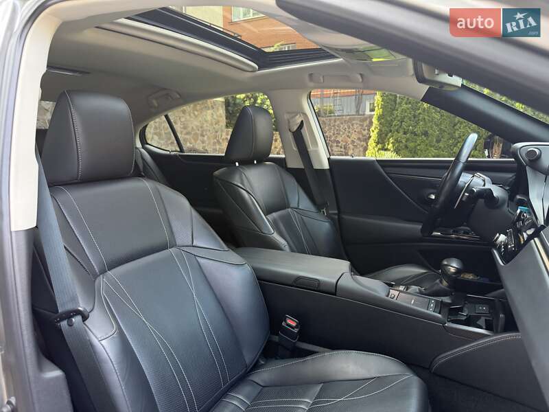 Седан Lexus ES 2021 в Киеве