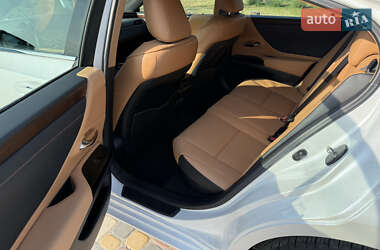 Седан Lexus ES 2024 в Кривом Озере