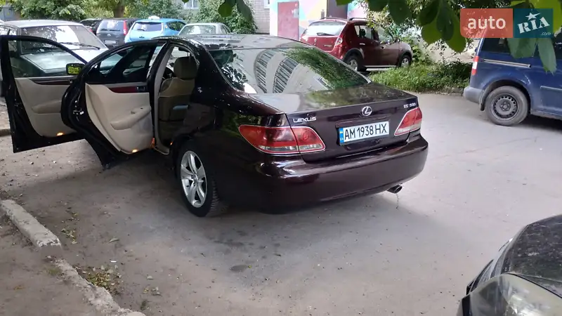 Lexus ES