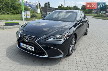 Седан Lexus ES 2019 в Ужгороді