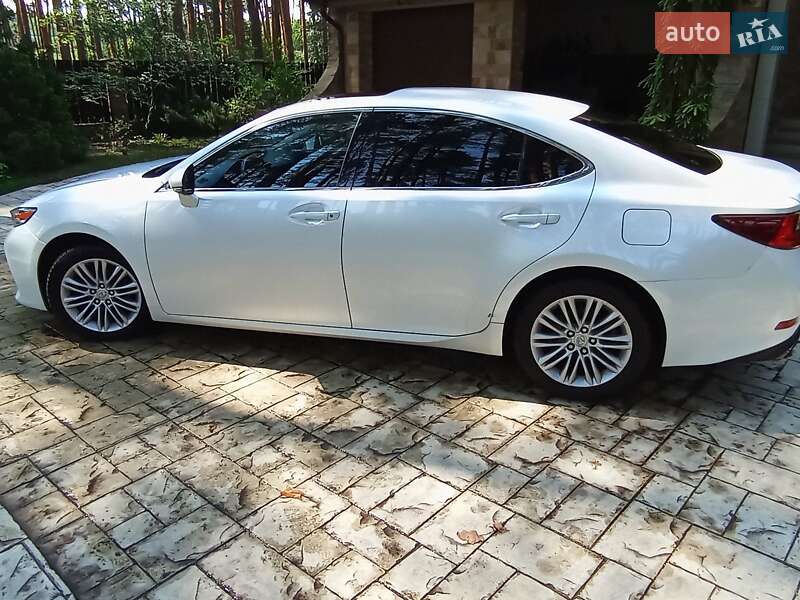Седан Lexus ES 2017 в Киеве