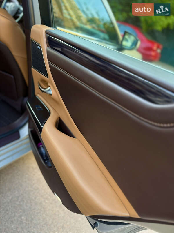 Седан Lexus ES 2021 в Киеве