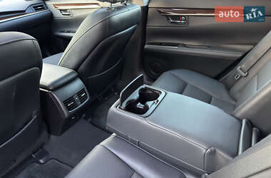 Седан Lexus ES 2018 в 