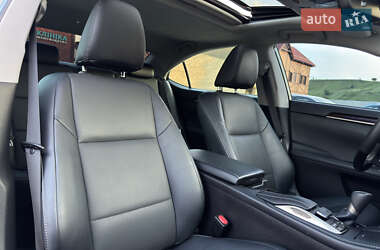 Седан Lexus ES 2018 в 