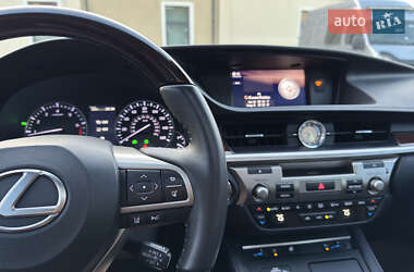 Седан Lexus ES 2018 в 