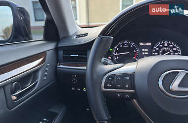Седан Lexus ES 2018 в 