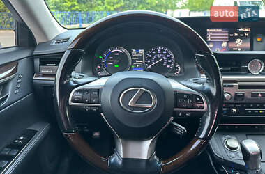 Седан Lexus ES 2016 в 