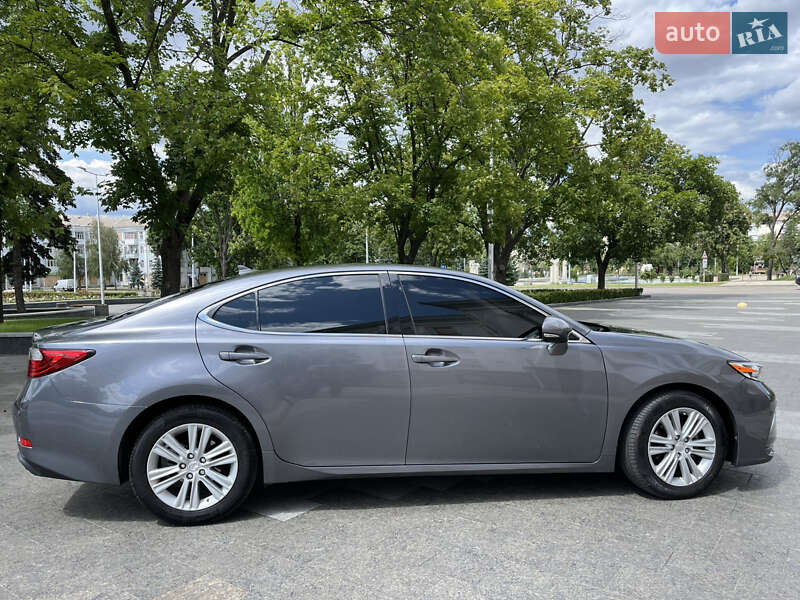 Седан Lexus ES 2014 в Краматорську
