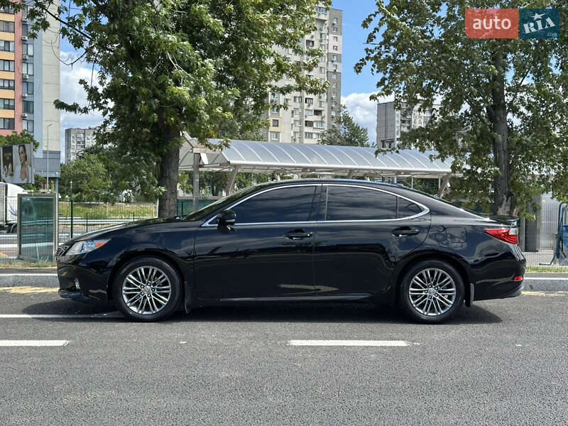 Седан Lexus ES 2012 в Одесі