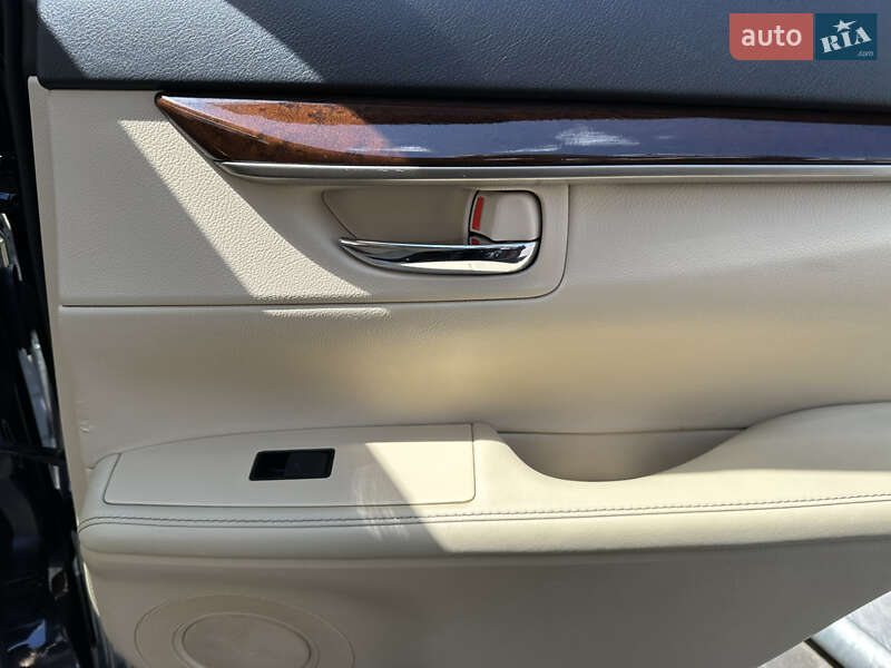 Седан Lexus ES 2012 в Одесі