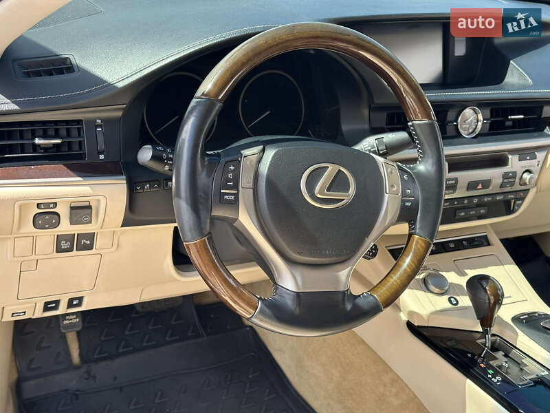 Седан Lexus ES 2012 в Одесі