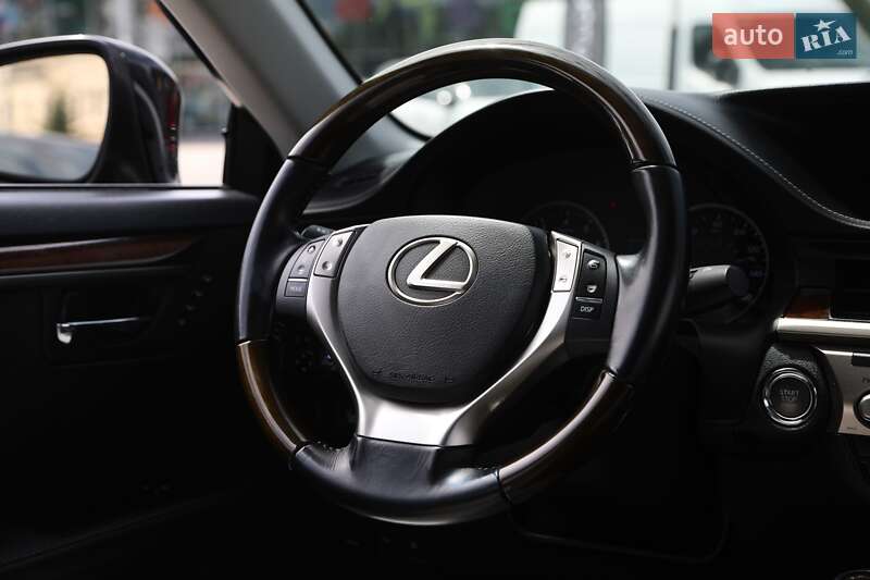 Седан Lexus ES 2015 в Харькове