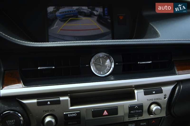 Седан Lexus ES 2015 в Харькове