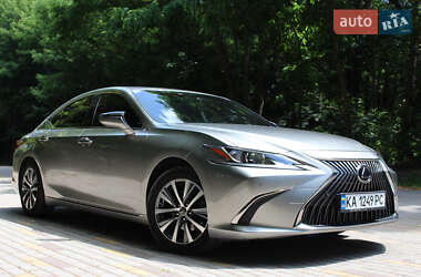 Седан Lexus ES 2019 в Бершаді