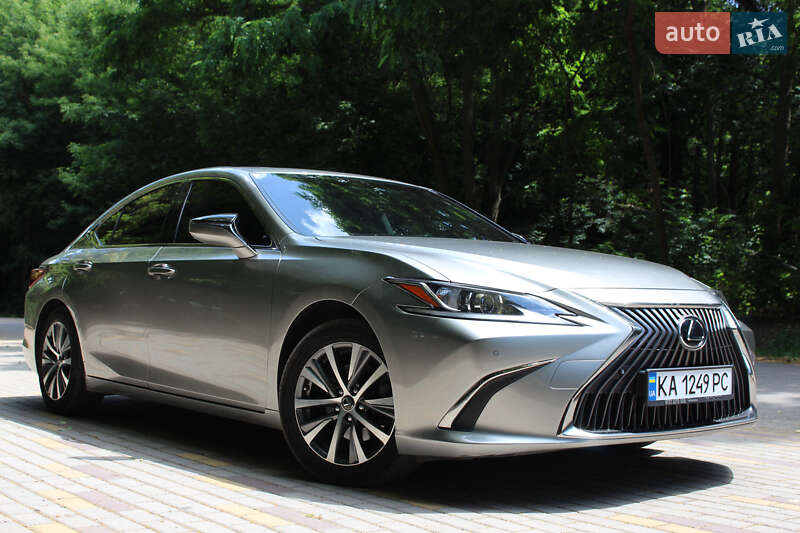 Lexus ES 2019